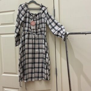 Stylish Checkered Ladies Dress with Long Sleeves